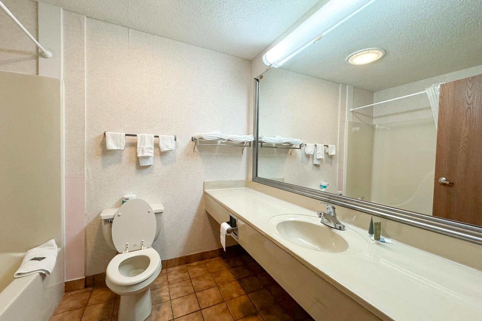 FairBridge Inn & Suites Batavia-Darien Amusement Park Main image 1